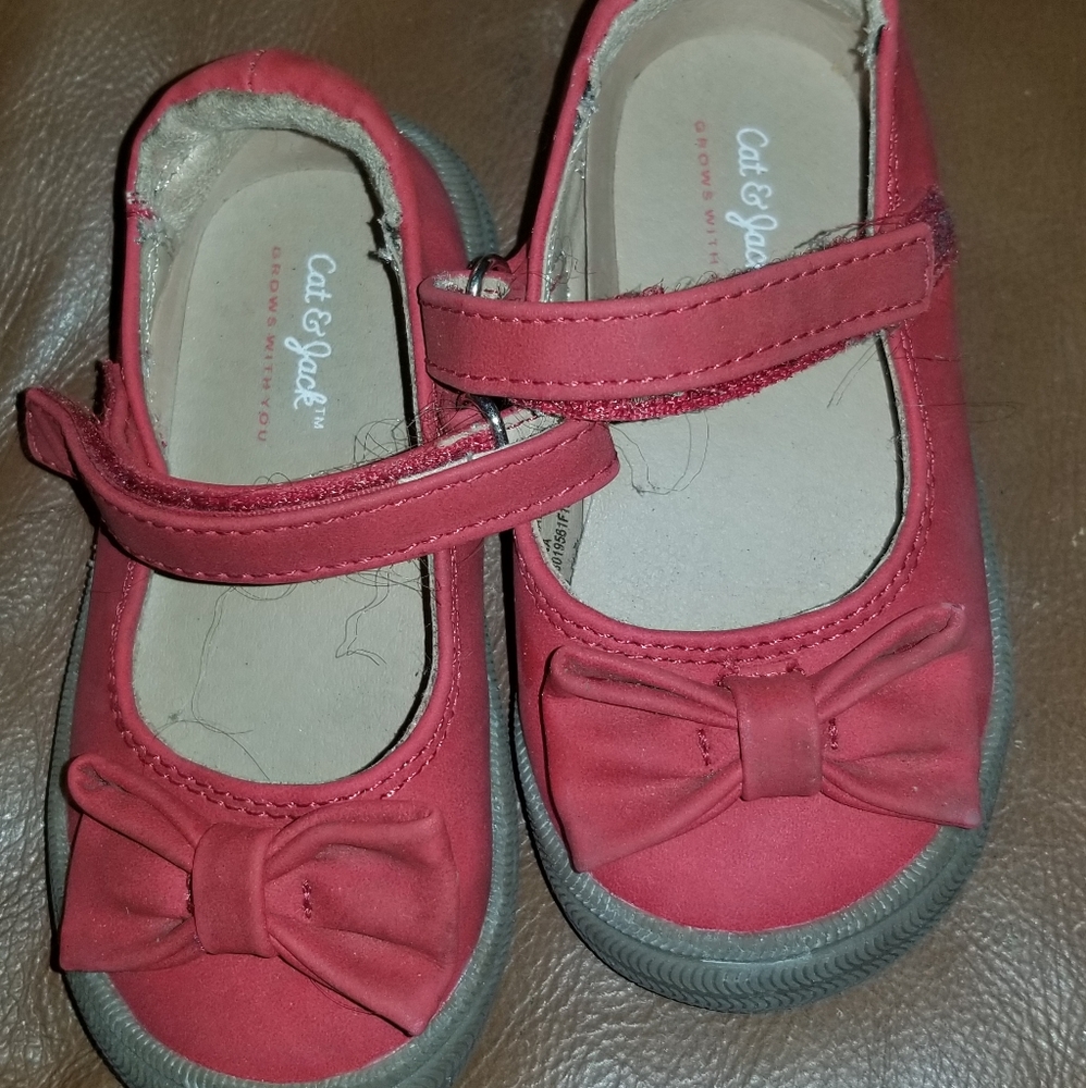 Cat & Jack red mary jane shoe, size 5
